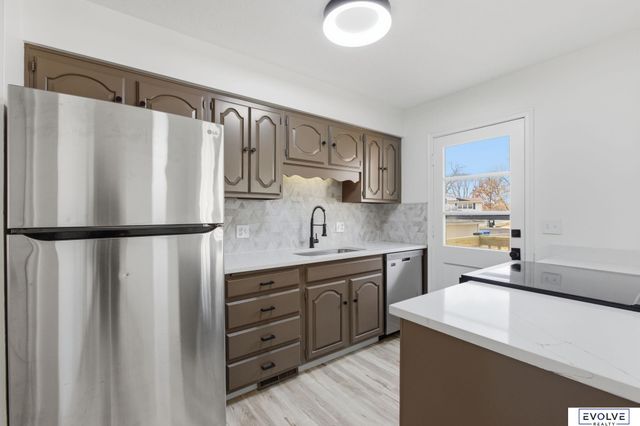 7416 S 85th Street, La Vista, NE 68128