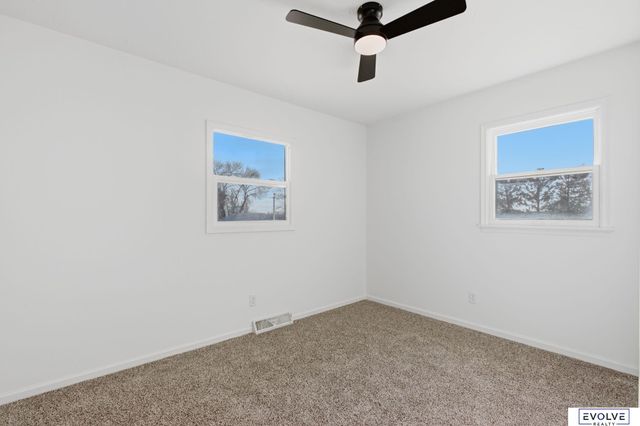 7416 S 85th Street, La Vista, NE 68128