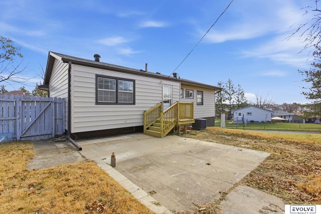 7416 S 85th Street, La Vista, NE 68128