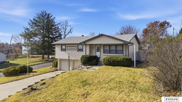7416 S 85th Street, La Vista, NE 68128
