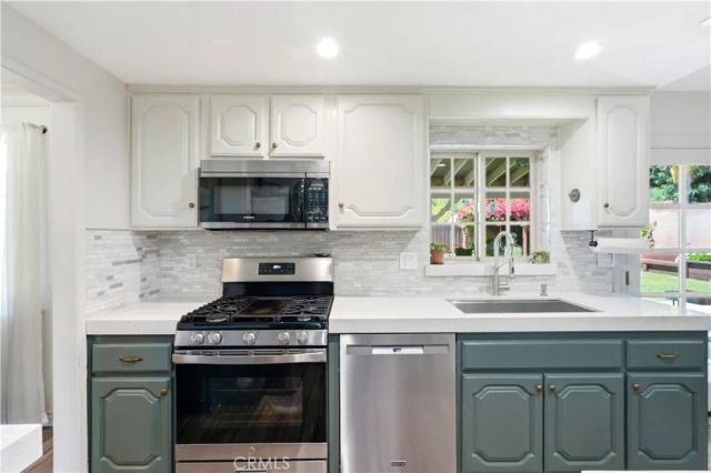 13945 Simshaw Avenue, Sylmar, CA 91342