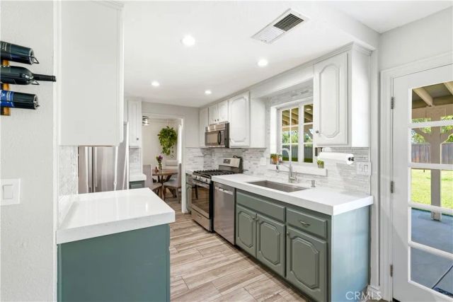 13945 Simshaw Avenue, Sylmar, CA 91342