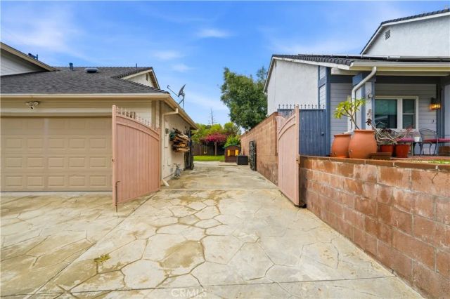 13945 Simshaw Avenue, Sylmar, CA 91342