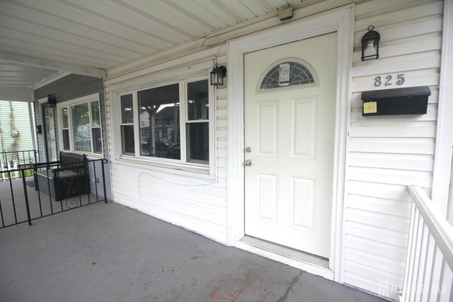 825 W 2nd Street, Florence, NJ 08518