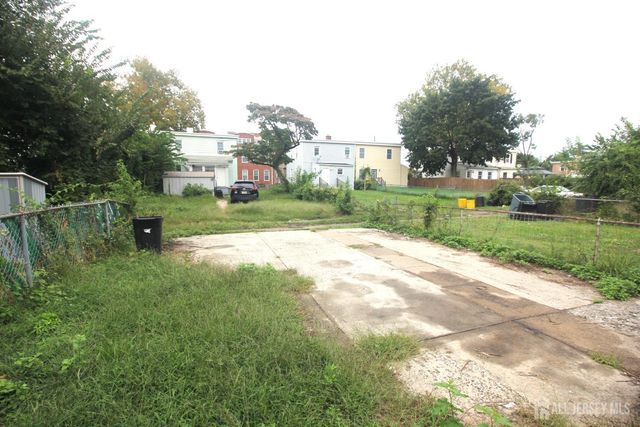 825 W 2nd Street, Florence, NJ 08518