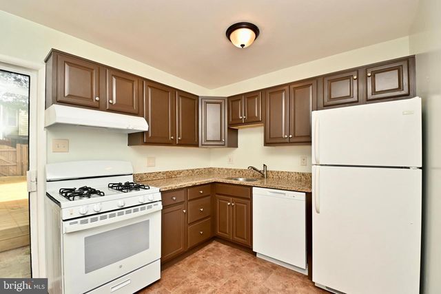 2165 FERGUSON PL, Herndon, VA 20170