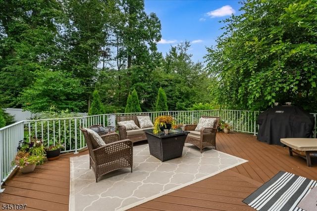 6 Jared Pl, Mount Olive Twp., NJ 07828