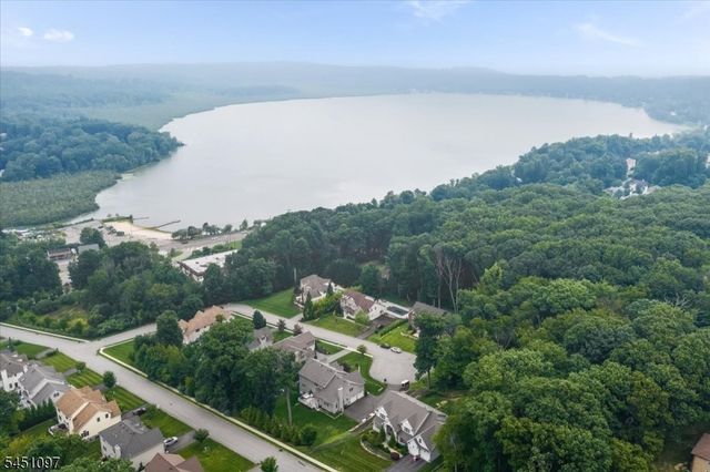 6 Jared Pl, Mount Olive Twp., NJ 07828