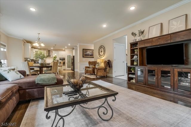 6 Jared Pl, Mount Olive Twp., NJ 07828