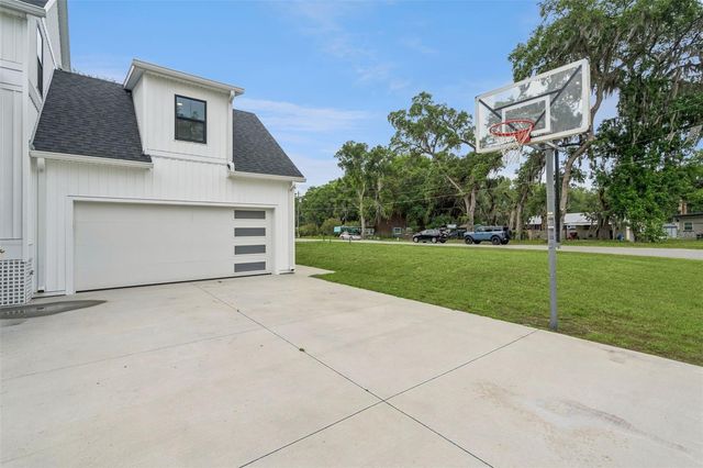 4777 CR 306A, Lake Panasoffkee, FL 33538
