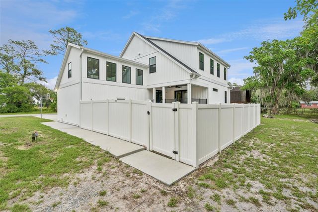 4777 CR 306A, Lake Panasoffkee, FL 33538