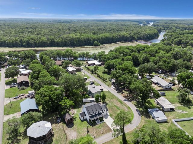 4777 CR 306A, Lake Panasoffkee, FL 33538