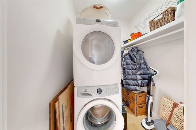 287 Maverick St 402, Boston, MA 02128