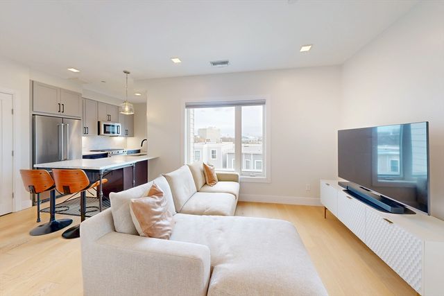 287 Maverick St 402, Boston, MA 02128