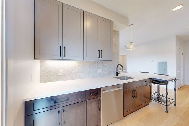 287 Maverick St 402, Boston, MA 02128