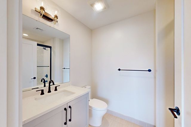 287 Maverick St 402, Boston, MA 02128