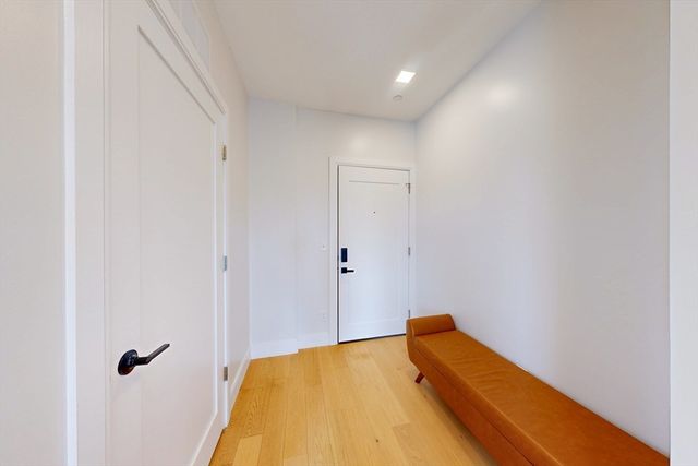 287 Maverick St 402, Boston, MA 02128