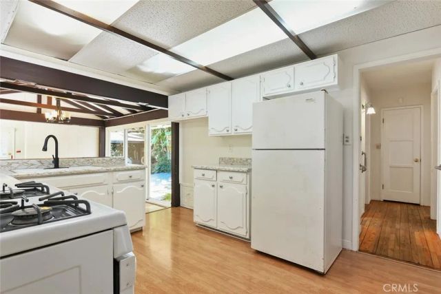 5136 Noble Ave, Sherman Oaks, CA 91403