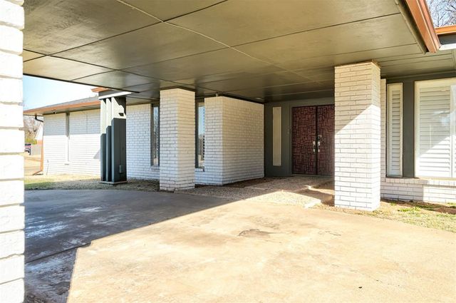 12136 Thorn Ridge Road, Oklahoma City, OK 73120