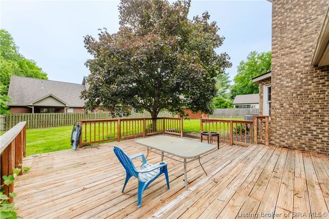613 Catalpa Street, Sellersburg, IN 47172