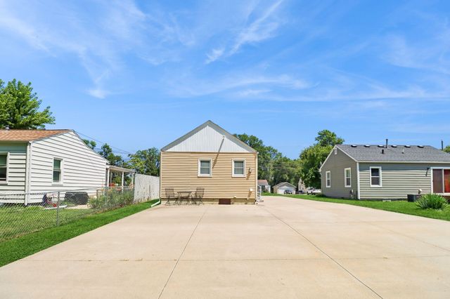 4032 56th Street, Des Moines, IA 50310