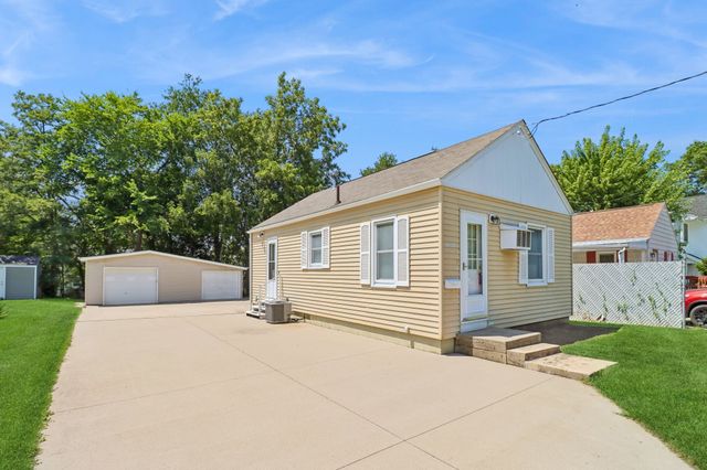 4032 56th Street, Des Moines, IA 50310
