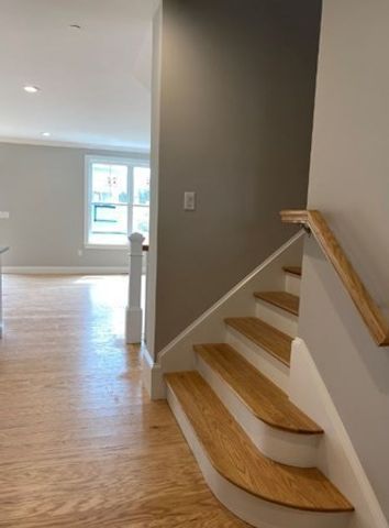 299 Lexington St 31, Woburn, MA 01801