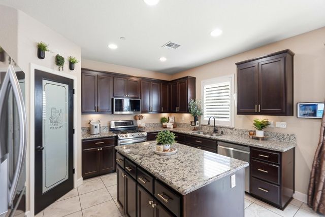 9817 Carico Way, Elk Grove, CA 95757