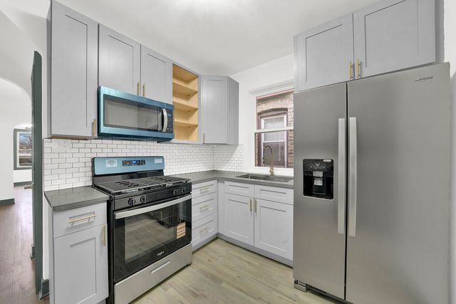 6818 S Wood Street, Chicago, IL 60636