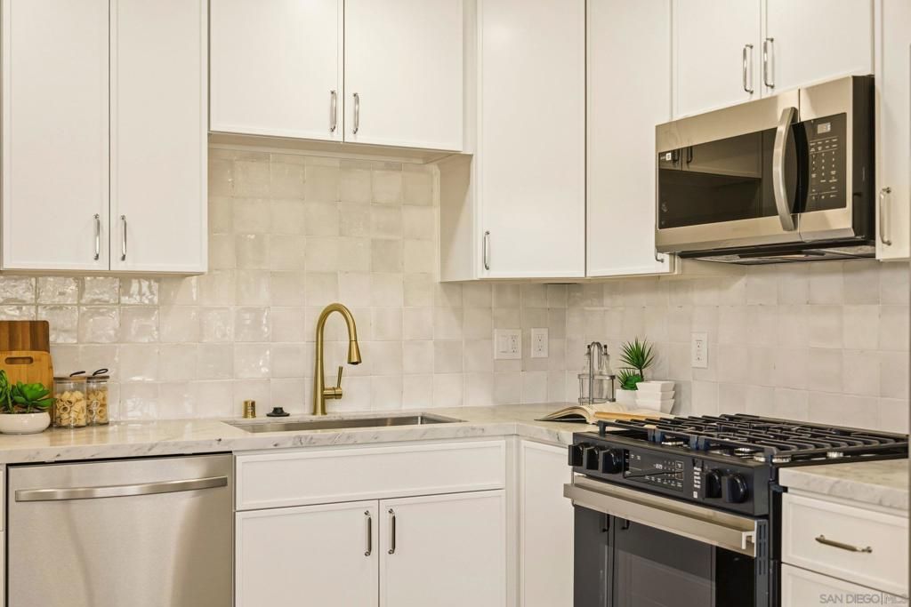 Image 21 of property listing at 12043 Gay Rio, Lakeside, CA 92040