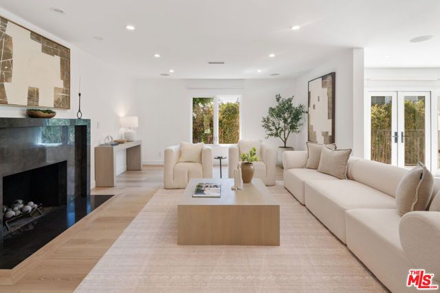 813 N Doheny Drive, Beverly Hills, CA 90210