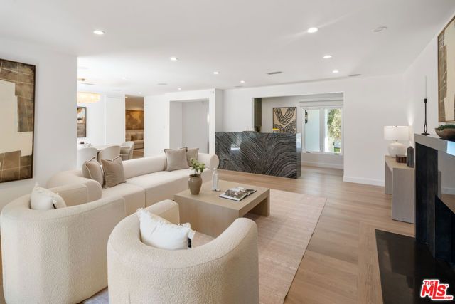 813 N Doheny Drive, Beverly Hills, CA 90210