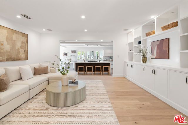 813 N Doheny Drive, Beverly Hills, CA 90210