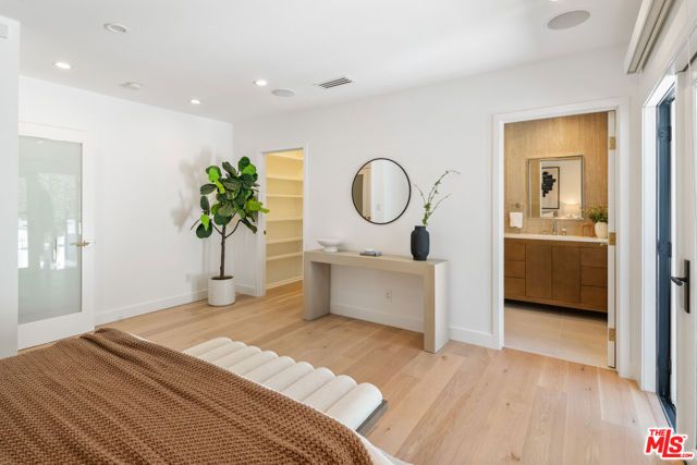 813 N Doheny Drive, Beverly Hills, CA 90210