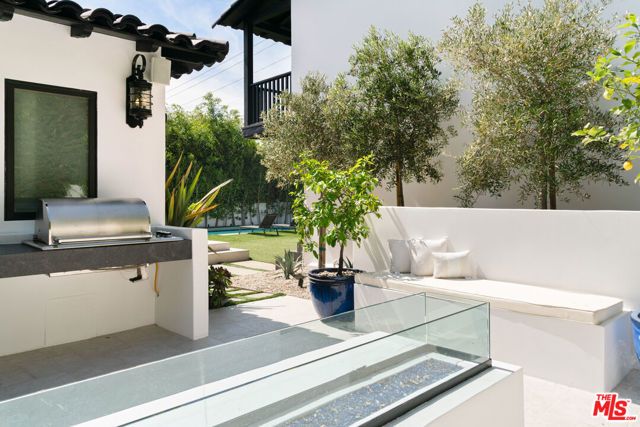 813 N Doheny Drive, Beverly Hills, CA 90210