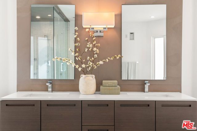 813 N Doheny Drive, Beverly Hills, CA 90210