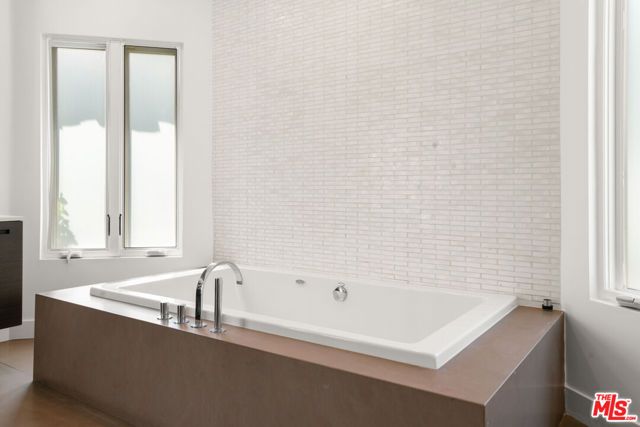 813 N Doheny Drive, Beverly Hills, CA 90210