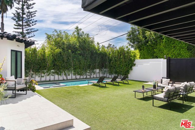 813 N Doheny Drive, Beverly Hills, CA 90210