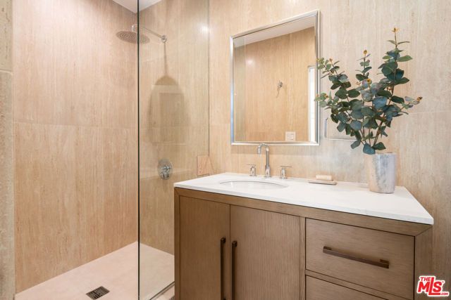 813 N Doheny Drive, Beverly Hills, CA 90210