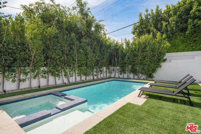 813 N Doheny Drive, Beverly Hills, CA 90210