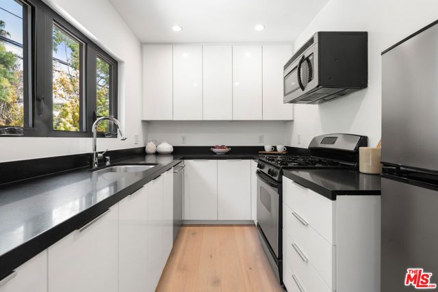 813 N Doheny Drive, Beverly Hills, CA 90210