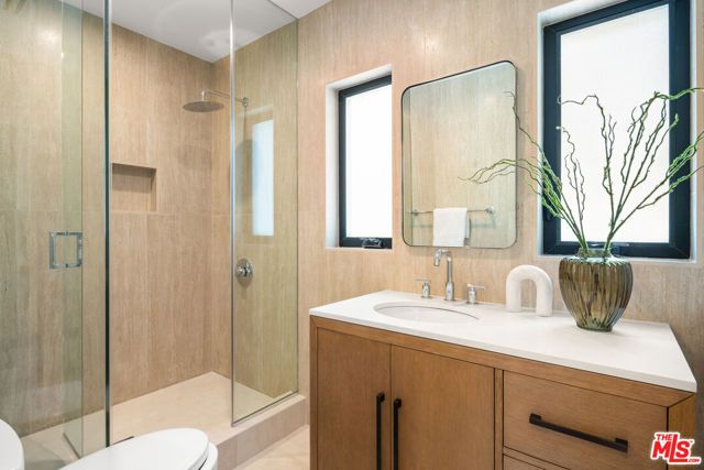 813 N Doheny Drive, Beverly Hills, CA 90210