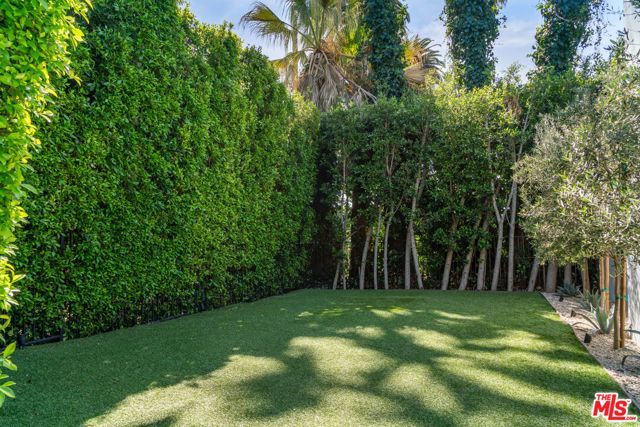 813 N Doheny Drive, Beverly Hills, CA 90210