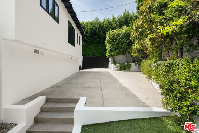 813 N Doheny Drive, Beverly Hills, CA 90210
