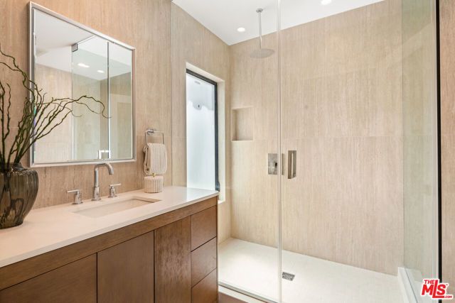 813 N Doheny Drive, Beverly Hills, CA 90210