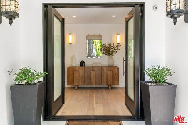 813 N Doheny Drive, Beverly Hills, CA 90210