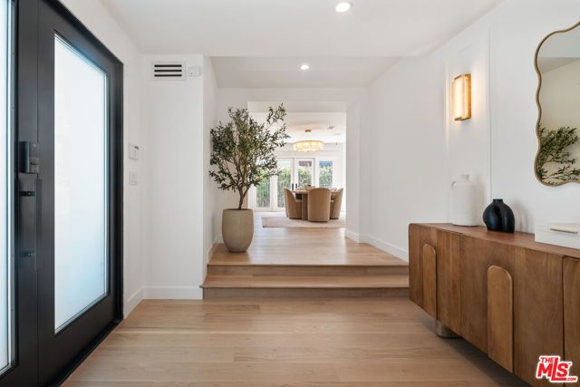 813 N Doheny Drive, Beverly Hills, CA 90210