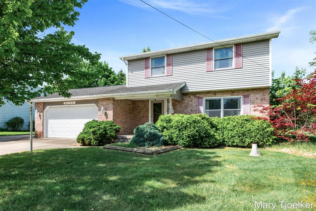 6155 Blythefield Avenue, Rockford, MI 49341
