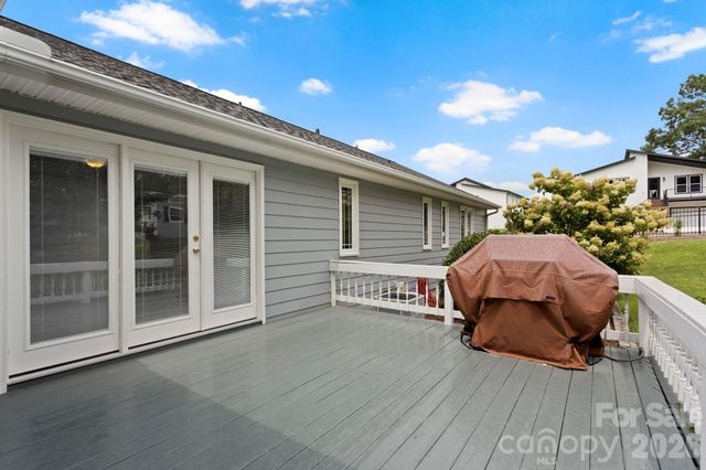 231 Kimberly Ann Drive, Hendersonville, NC 28792