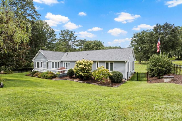 231 Kimberly Ann Drive, Hendersonville, NC 28792